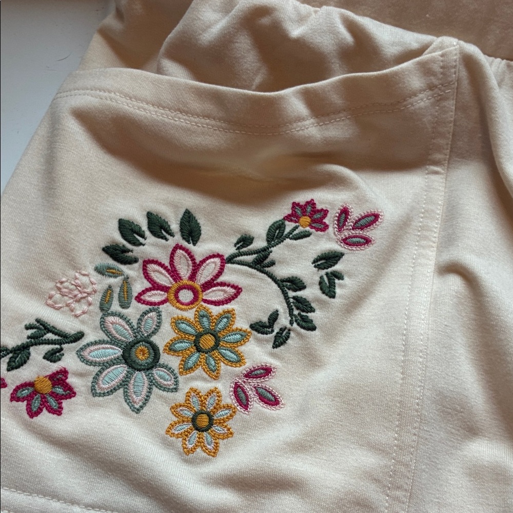 LOGO by Lori Goldstein Cream Floral Embroidered Lounge set - Picture 5 of 6